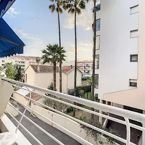 https://2-minutes-a-la-cannes.fr-provencehotel.com
